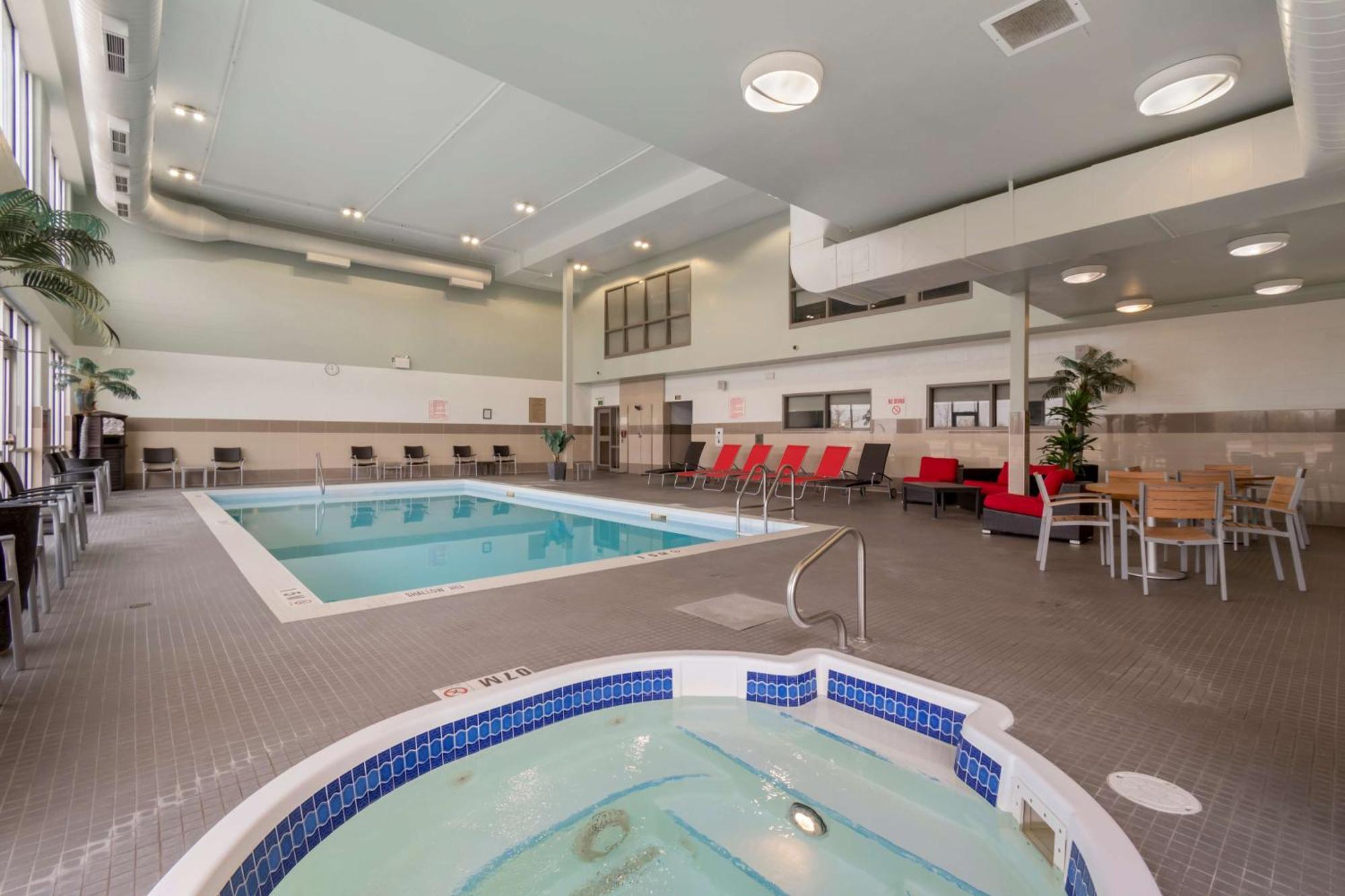 Best Western Plus Airport Inn & Suites Saskatoon Exterior photo