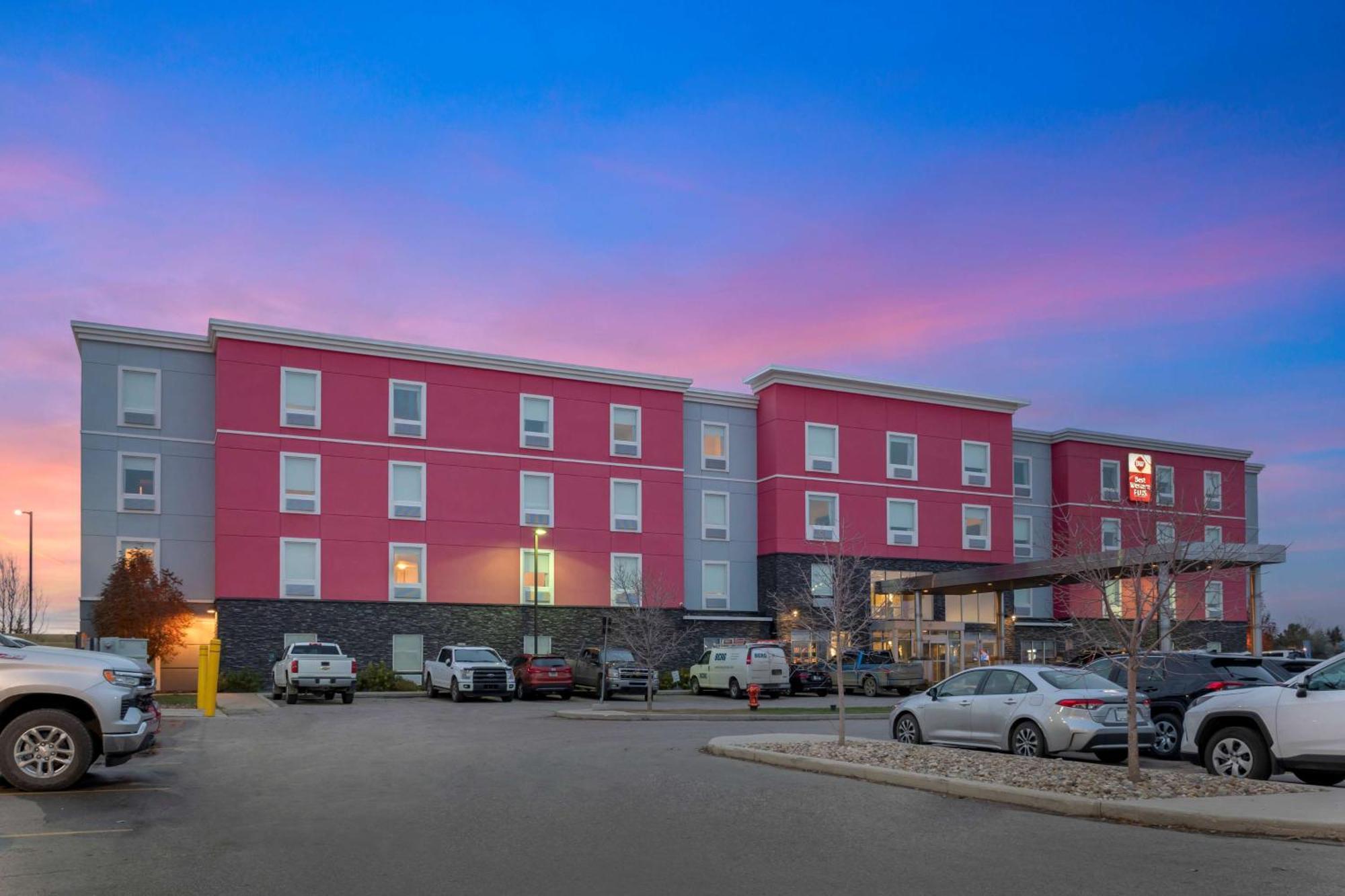 Best Western Plus Airport Inn & Suites Saskatoon Exterior photo