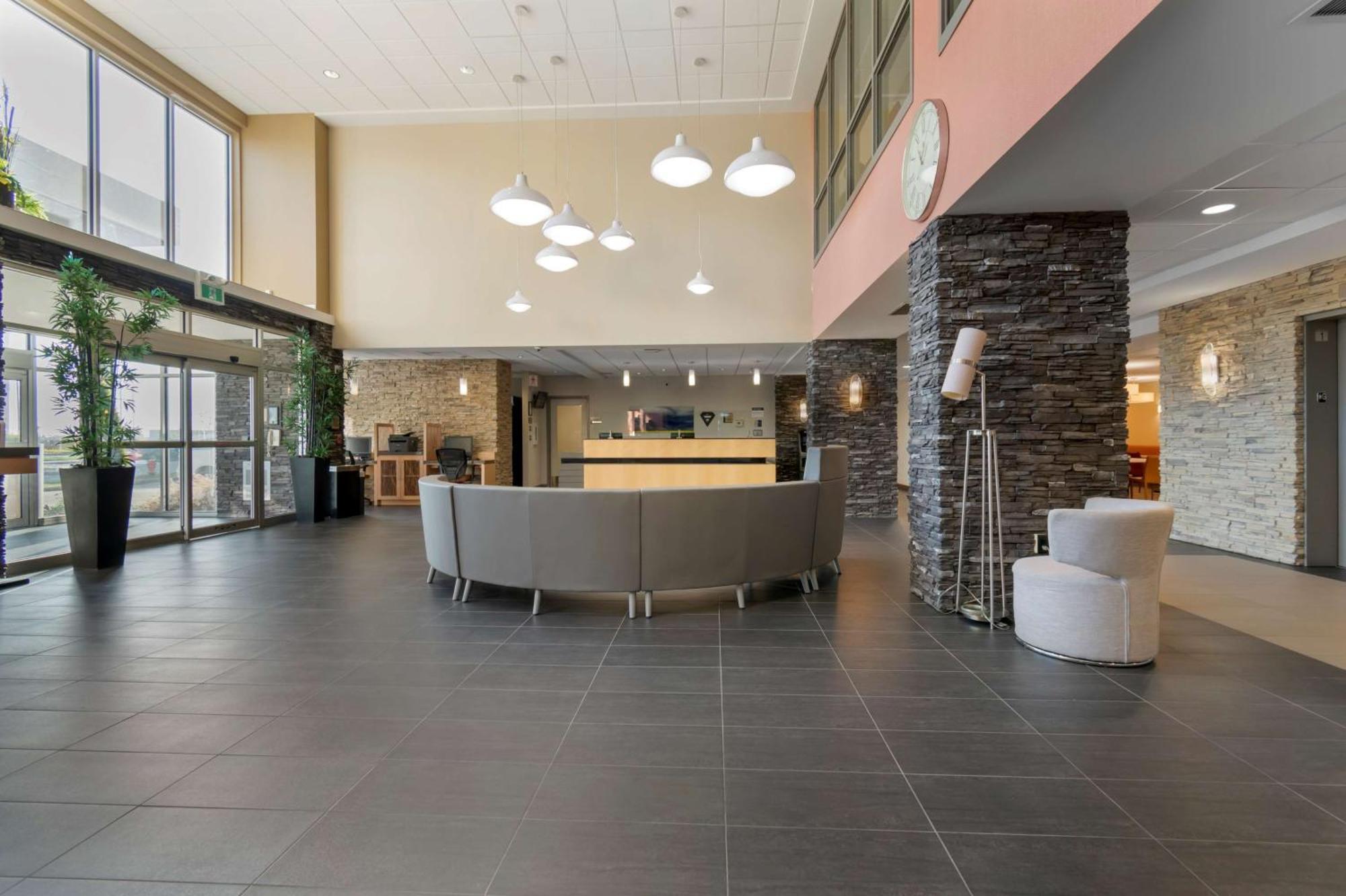 Best Western Plus Airport Inn & Suites Saskatoon Exterior photo