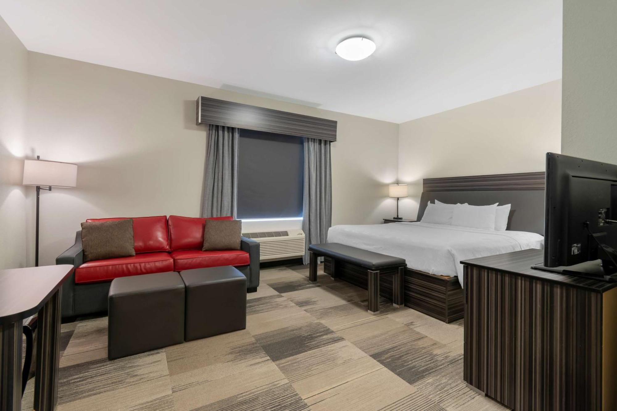 Best Western Plus Airport Inn & Suites Saskatoon Exterior photo
