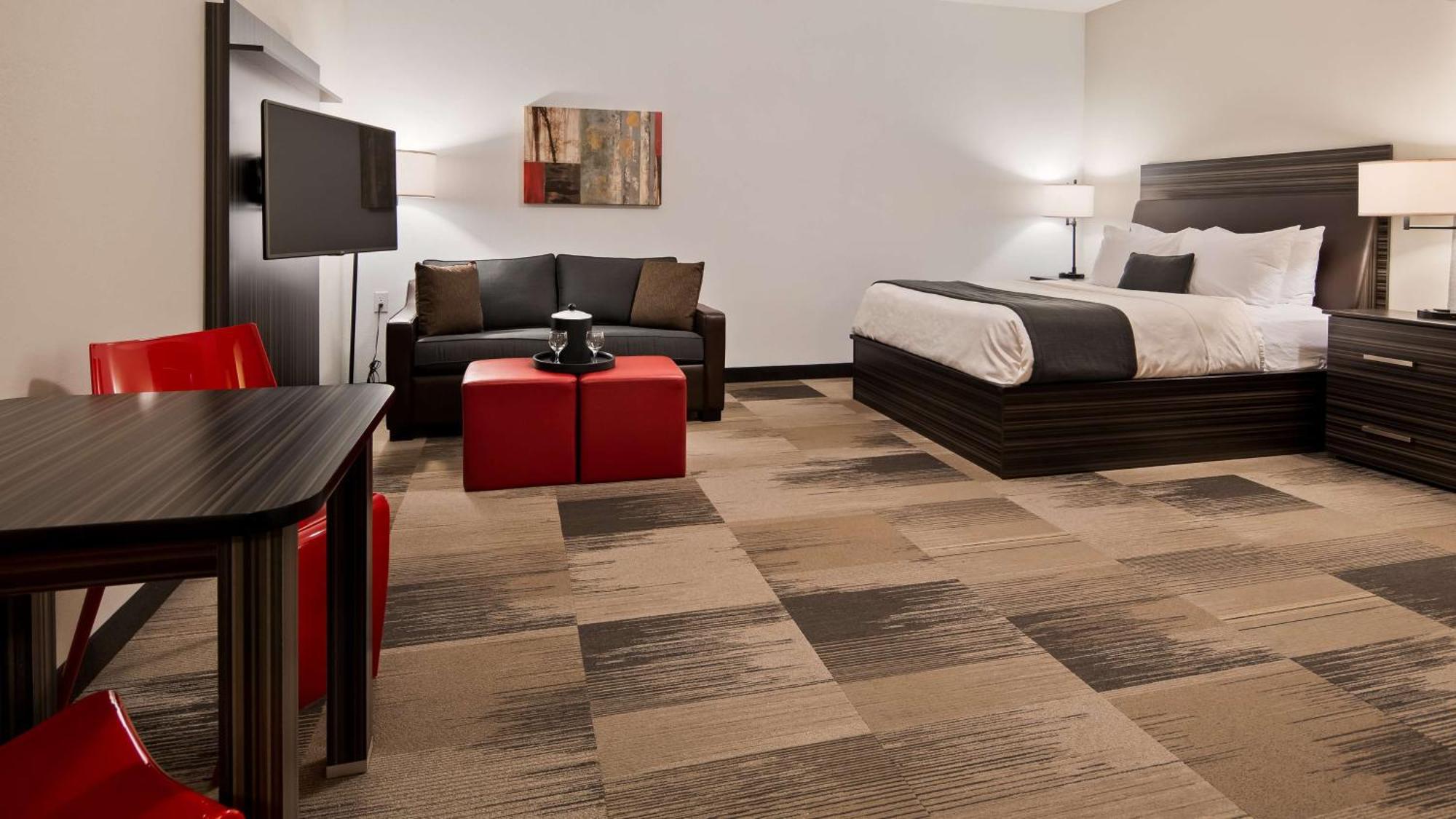 Best Western Plus Airport Inn & Suites Saskatoon Exterior photo