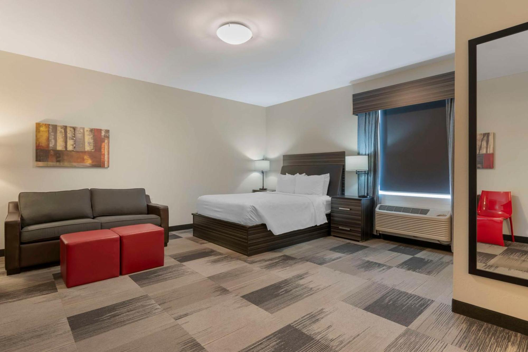 Best Western Plus Airport Inn & Suites Saskatoon Exterior photo