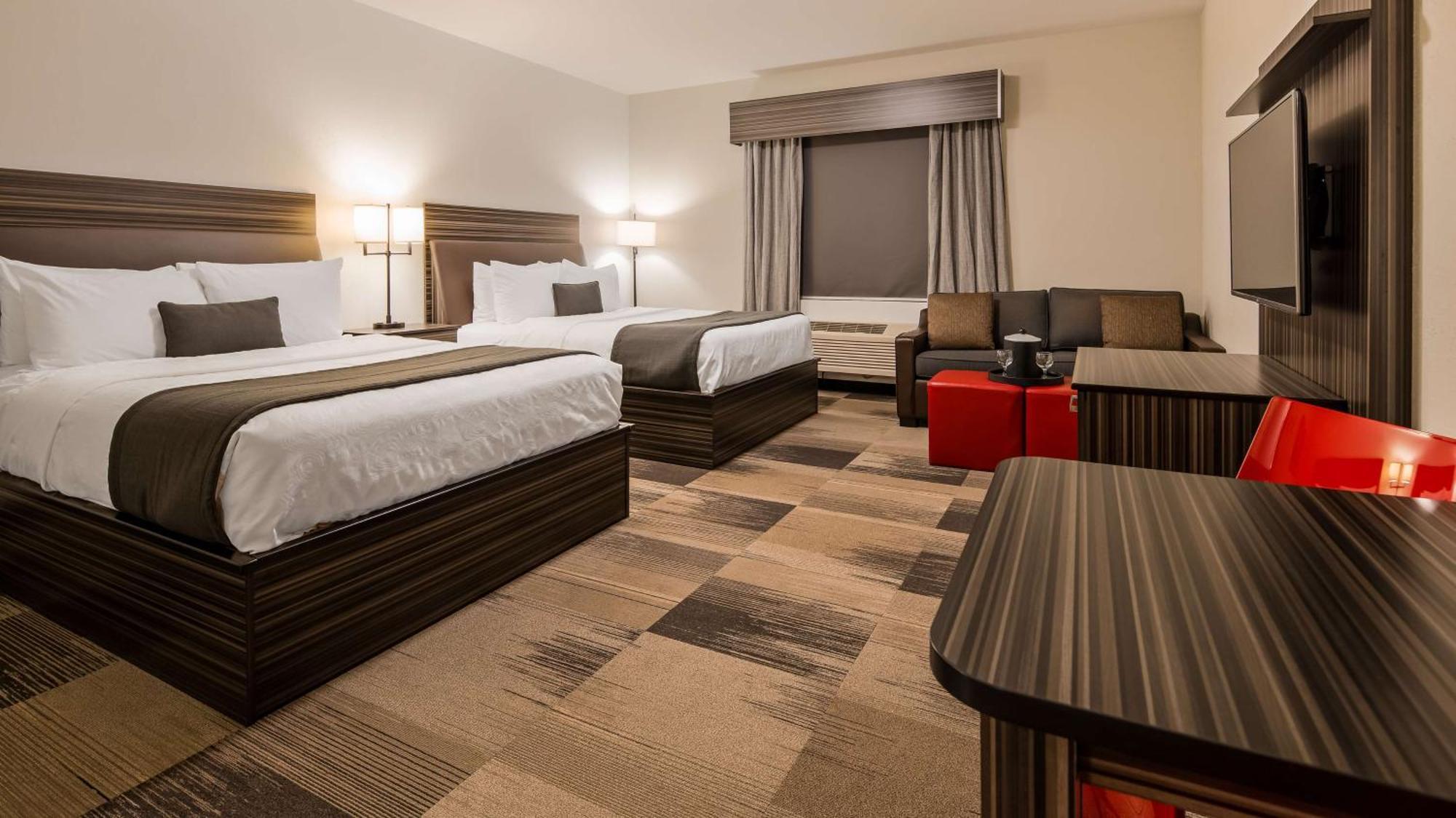Best Western Plus Airport Inn & Suites Saskatoon Exterior photo