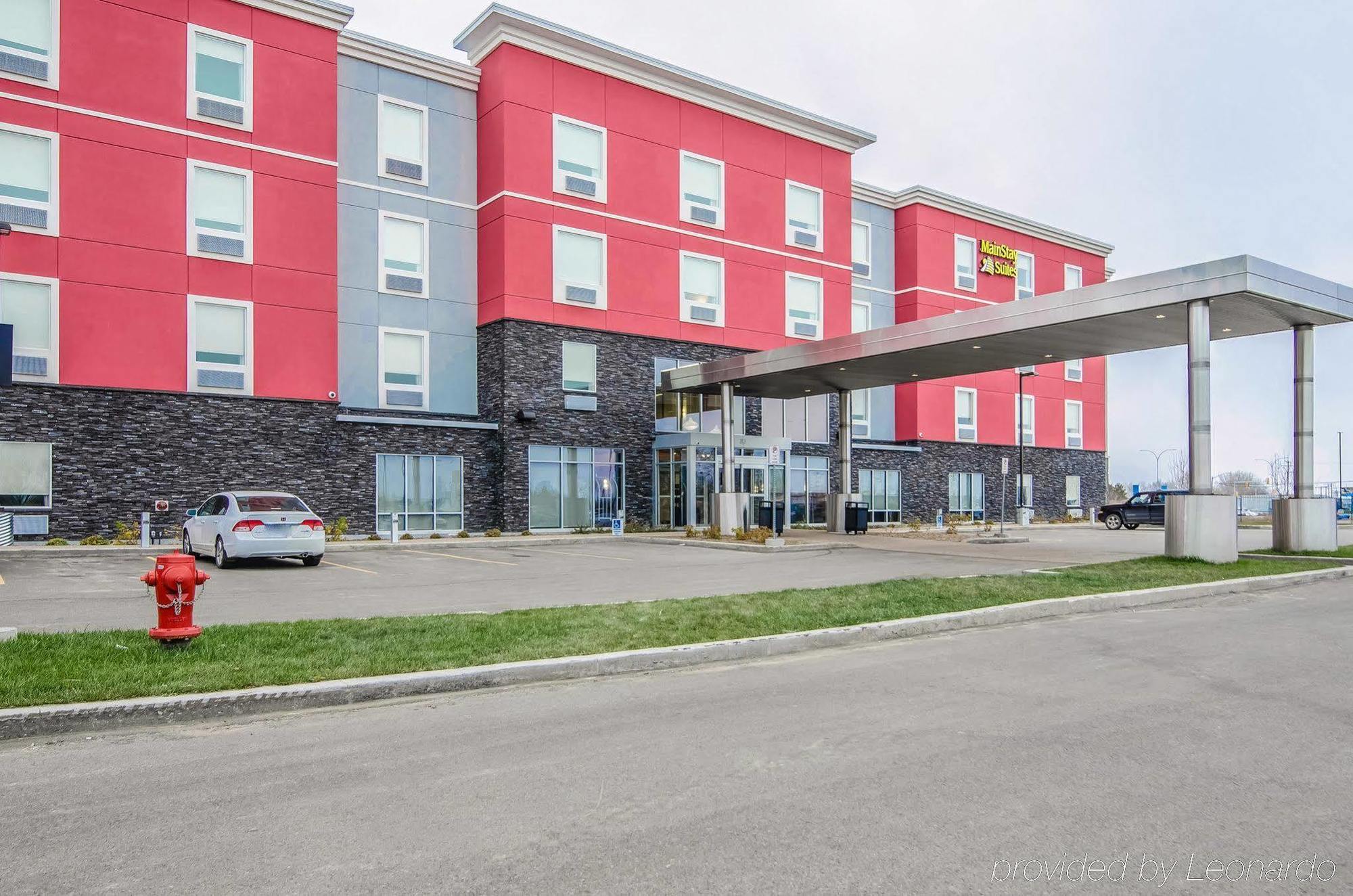 Best Western Plus Airport Inn & Suites Saskatoon Exterior photo