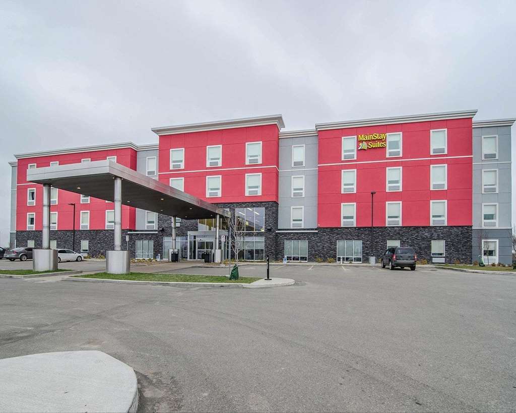 Best Western Plus Airport Inn & Suites Saskatoon Exterior photo
