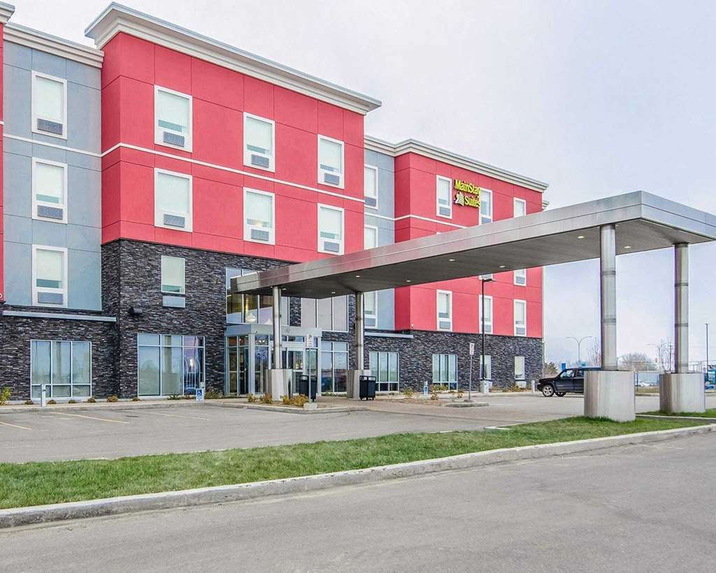 Best Western Plus Airport Inn & Suites Saskatoon Exterior photo
