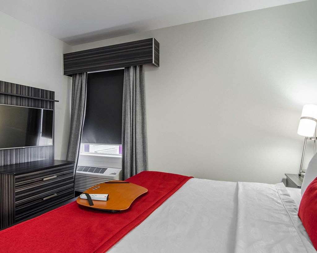 Best Western Plus Airport Inn & Suites Saskatoon Room photo
