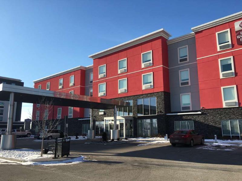 Best Western Plus Airport Inn & Suites Saskatoon Exterior photo
